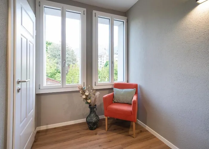 דירה Betweenlakes 1st Flr West